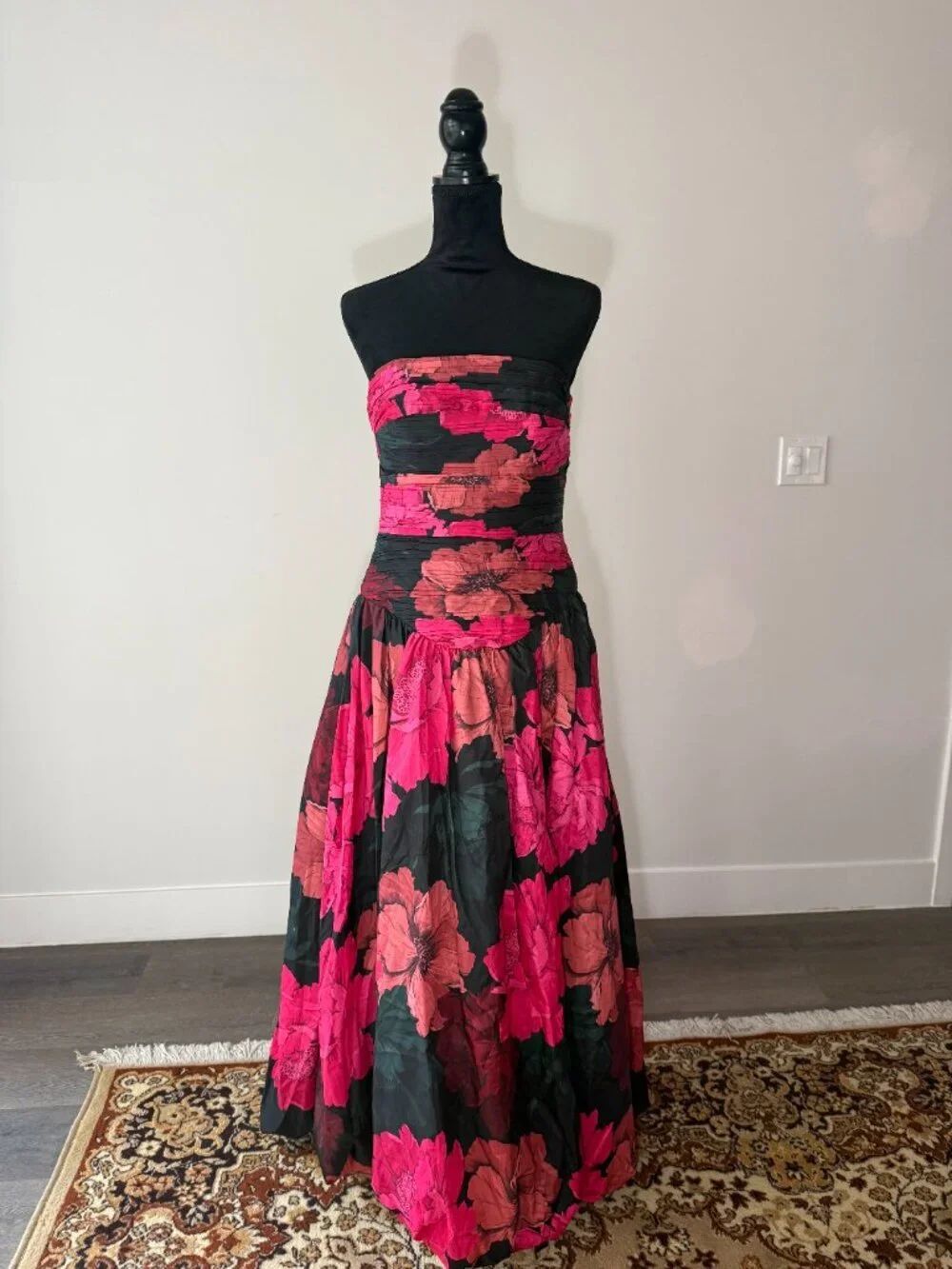 Georgina Pleated Strapless Gown - Size 8 - Picture 4 of 8